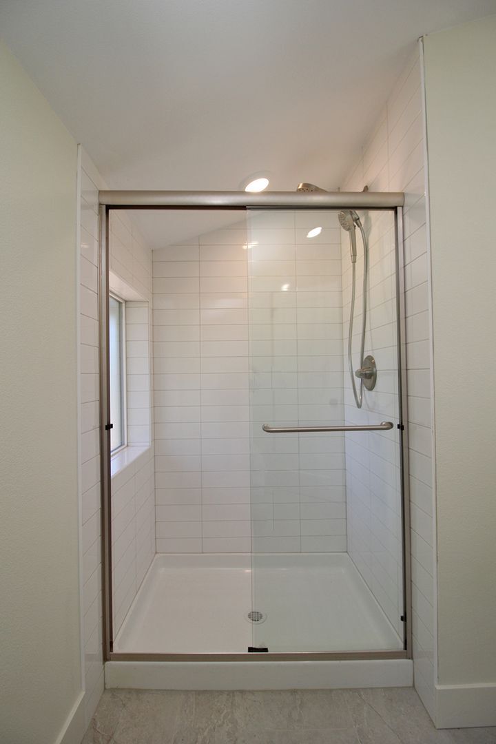 Building Photo - 4660-4660 SW Fairvale Ct
