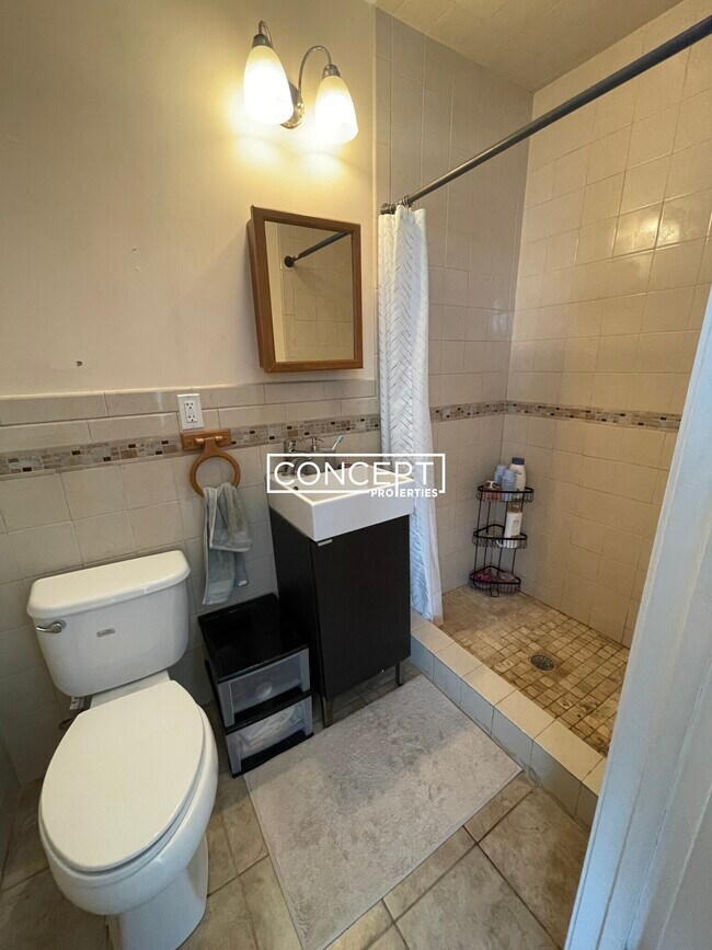 Building Photo - 207-A Hillside St. Unit 2