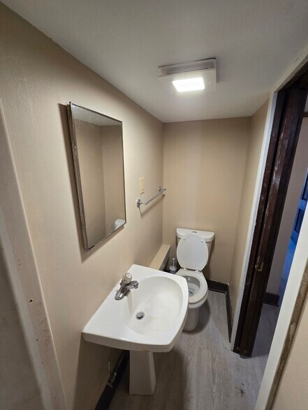 Bath with pedestal sink and standup shower - 60 W Winter St