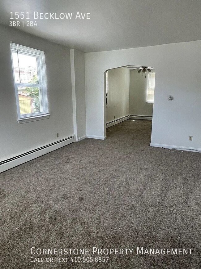 Building Photo - 3 beds | 1.5 baths | $1499 | 1551 Becklow ...