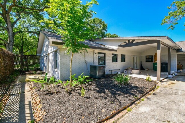 Building Photo - 4302 McDermed Dr