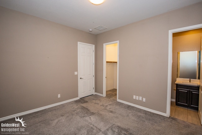 Building Photo - Welcome to this impressive single-story 4Bdm 3.5Ba residence located in a desirable Northwest Las...