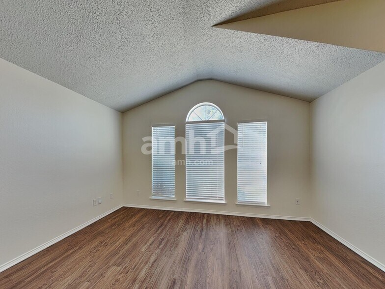 Building Photo - 10236 Westward Dr