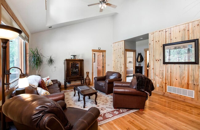 Building Photo - 28940 Golf Way