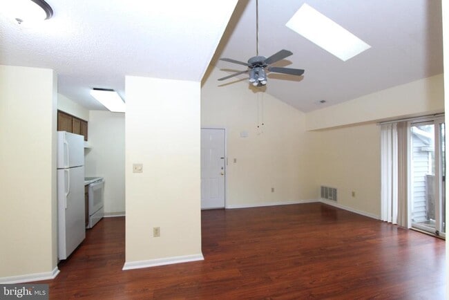 Building Photo - 5017-5017 Ravens Crest Dr