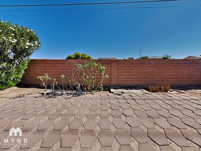 Building Photo - 3706 Sable Palm St