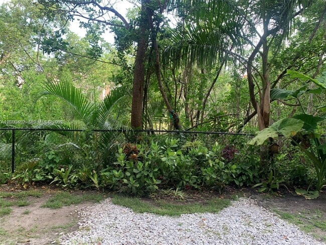 Building Photo - 529 E Sheridan St