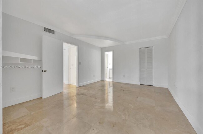 Building Photo - 6890 N Kendall Dr