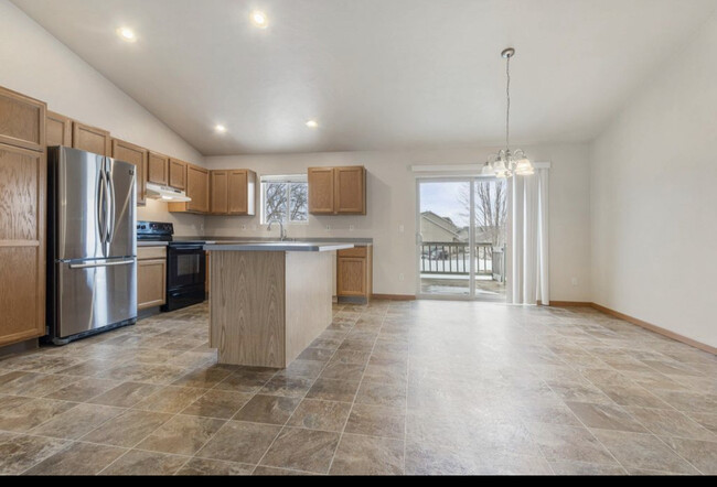 Kitchen - 104 E River Dr