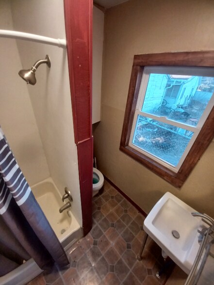 Building Photo - 539.5 S 1st St