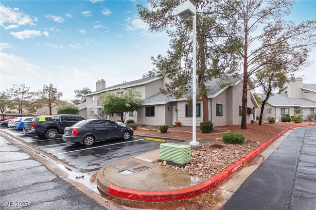 Building Photo - 2840 Blue Bonnet Dr