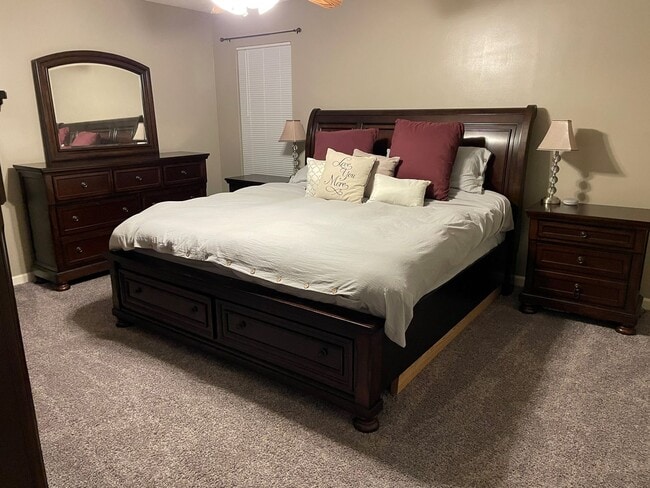 Building Photo - Beautiful home off Knights Academy