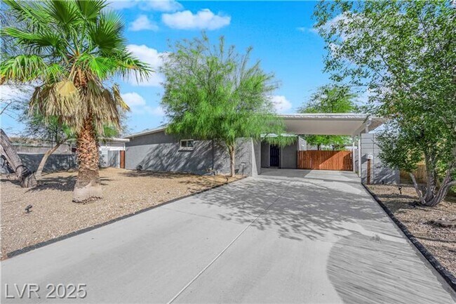 A Must See 5 bedroom 3 5 Bathroom - A Must See 5 Bedroom 35 Bathroom Home I Las Vegas Nv Building Photo 