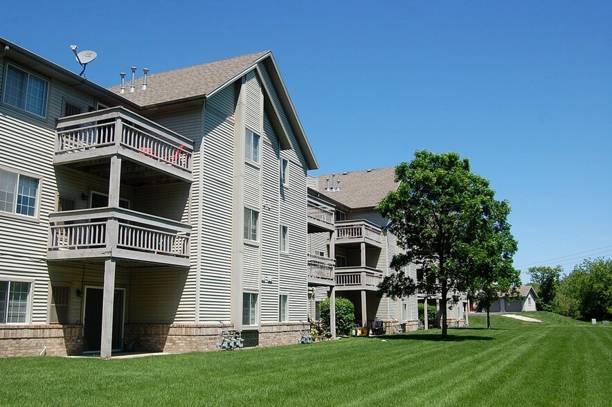 Stone Creek Apartments 2609 Fielding Ln Waukesha WI 53188 Apartment