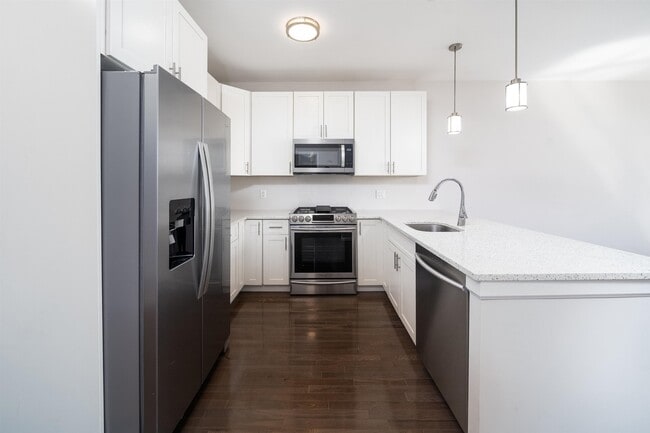 Building Photo - 850 Newark Ave