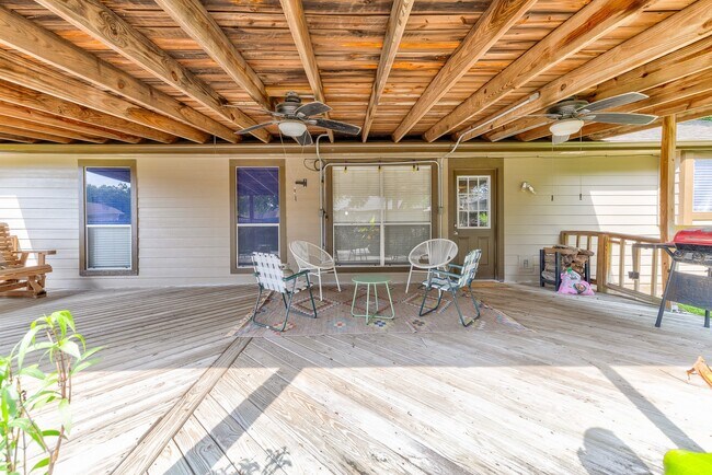 Building Photo - 421 Indianmeadow Dr