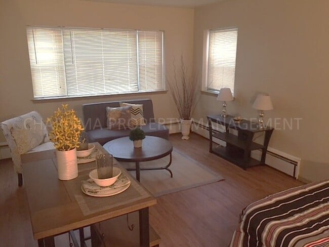 Building Photo - 700 S Summit Ave