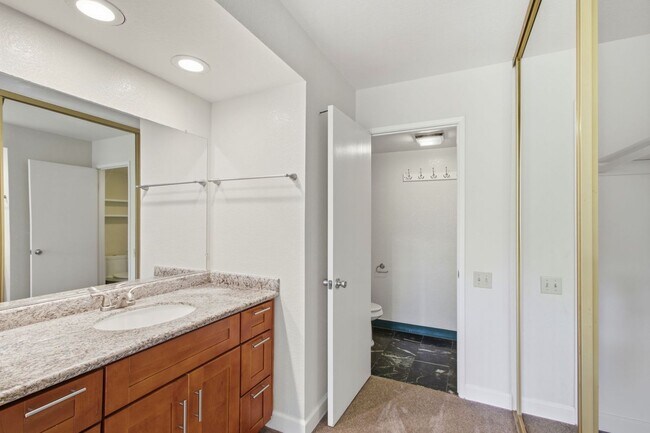 Building Photo - 479 Costa Mesa Terrace