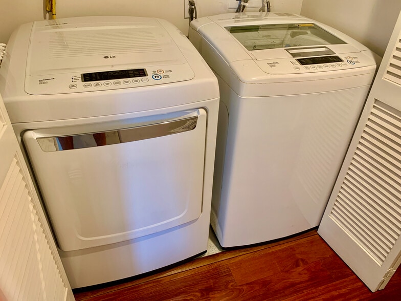 full size LG washer dryer - 1534 Amherst Ave