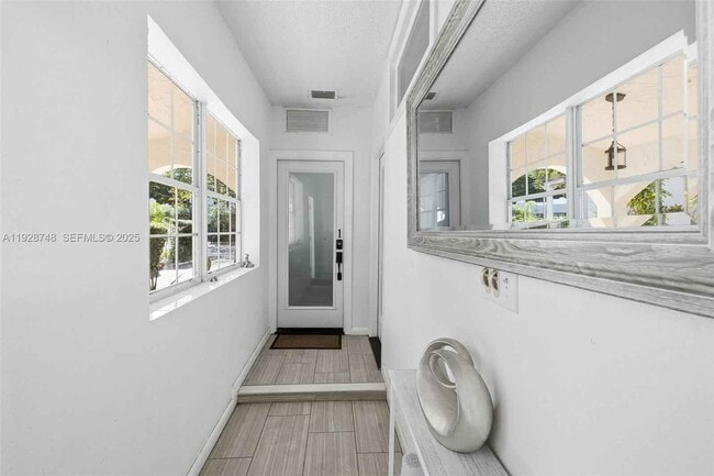 Building Photo - 521 NE 70th St