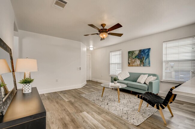 Building Photo - 1604 Anise Dr