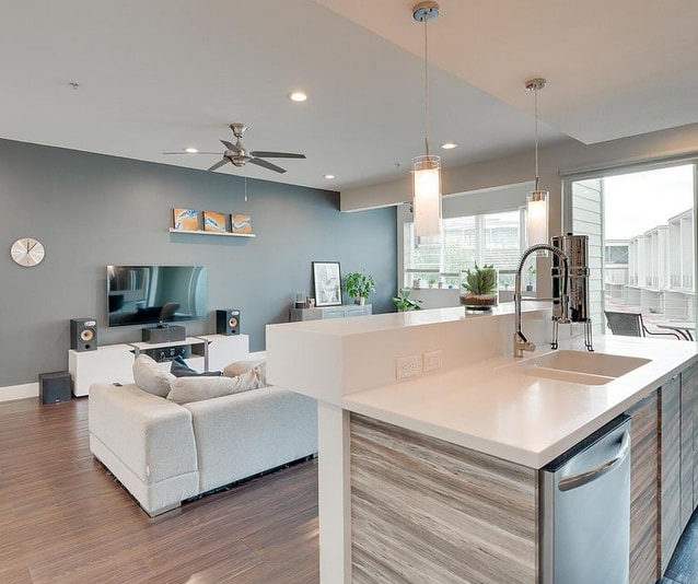 Building Photo - 604 N Bluff Dr