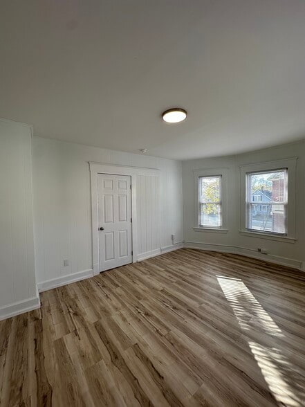 Building Photo - 12 Margerie St