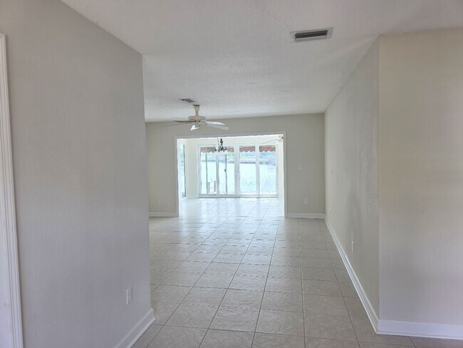 Building Photo - 11462 W Bayshore Dr