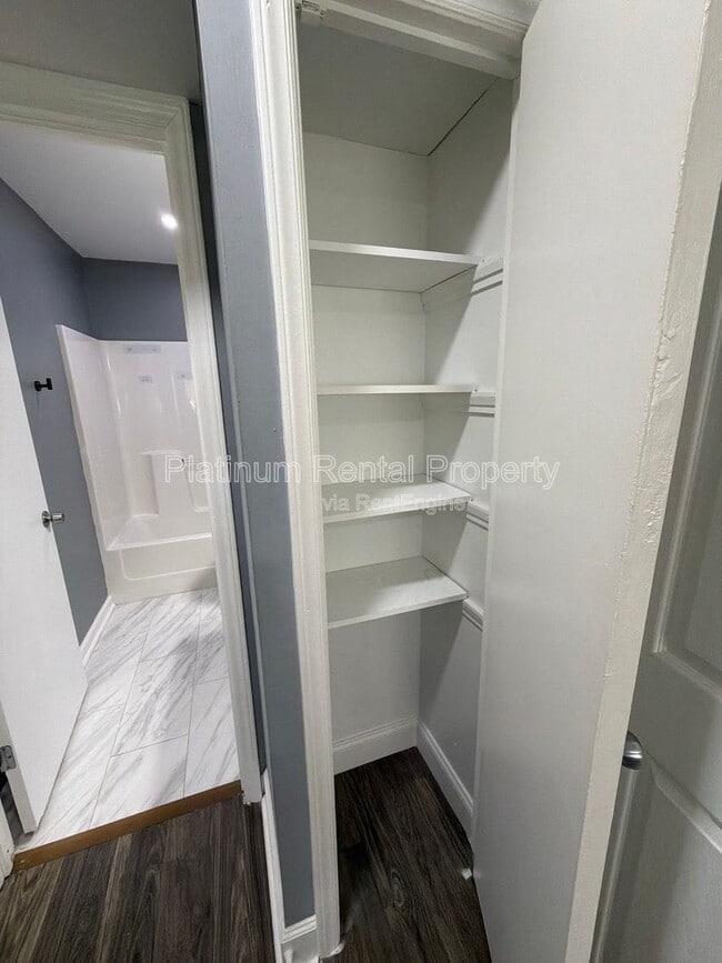 Building Photo - 1502 Waverly Way