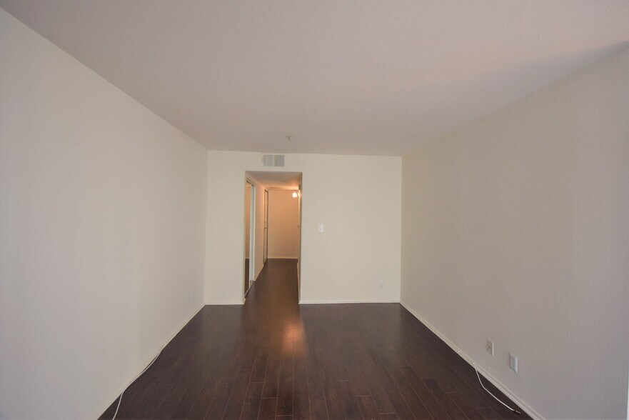Building Photo - 5002 Tujunga Ave