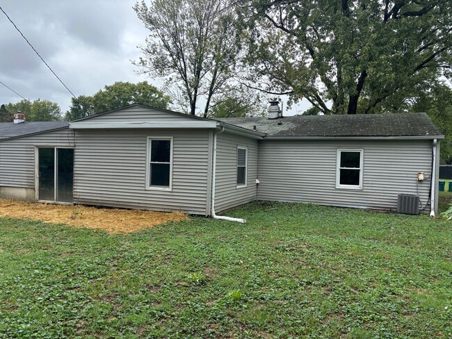 Building Photo - LIMITED TIME**NO APPLICATION FEE**1/2 OFF DEPOSIT**