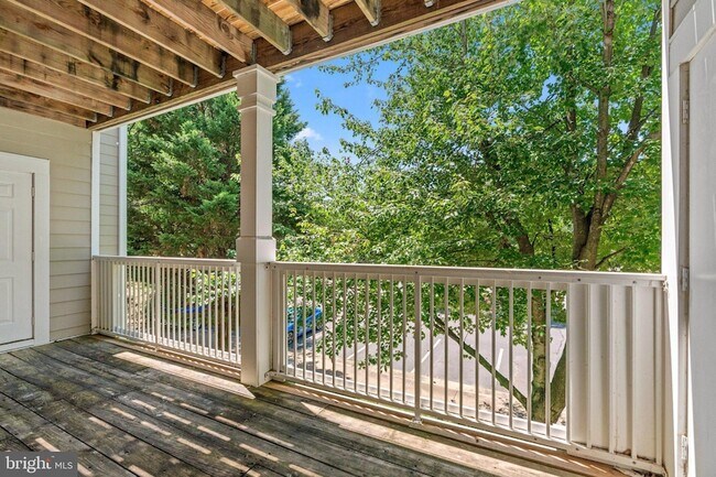 Building Photo - 1701 Lake Shore Crest Dr