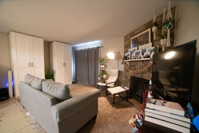 Building Photo - 2BR 2 Bed Condo in Green Mountain - Denver...