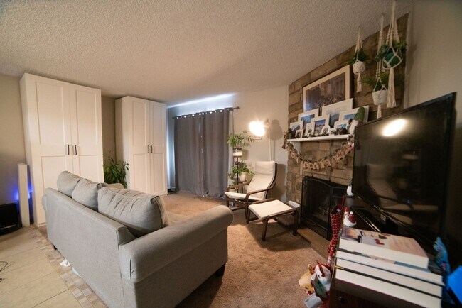 Building Photo - 341 Wright St