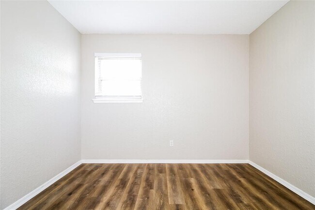 Building Photo - 1004 Cambridge Dr