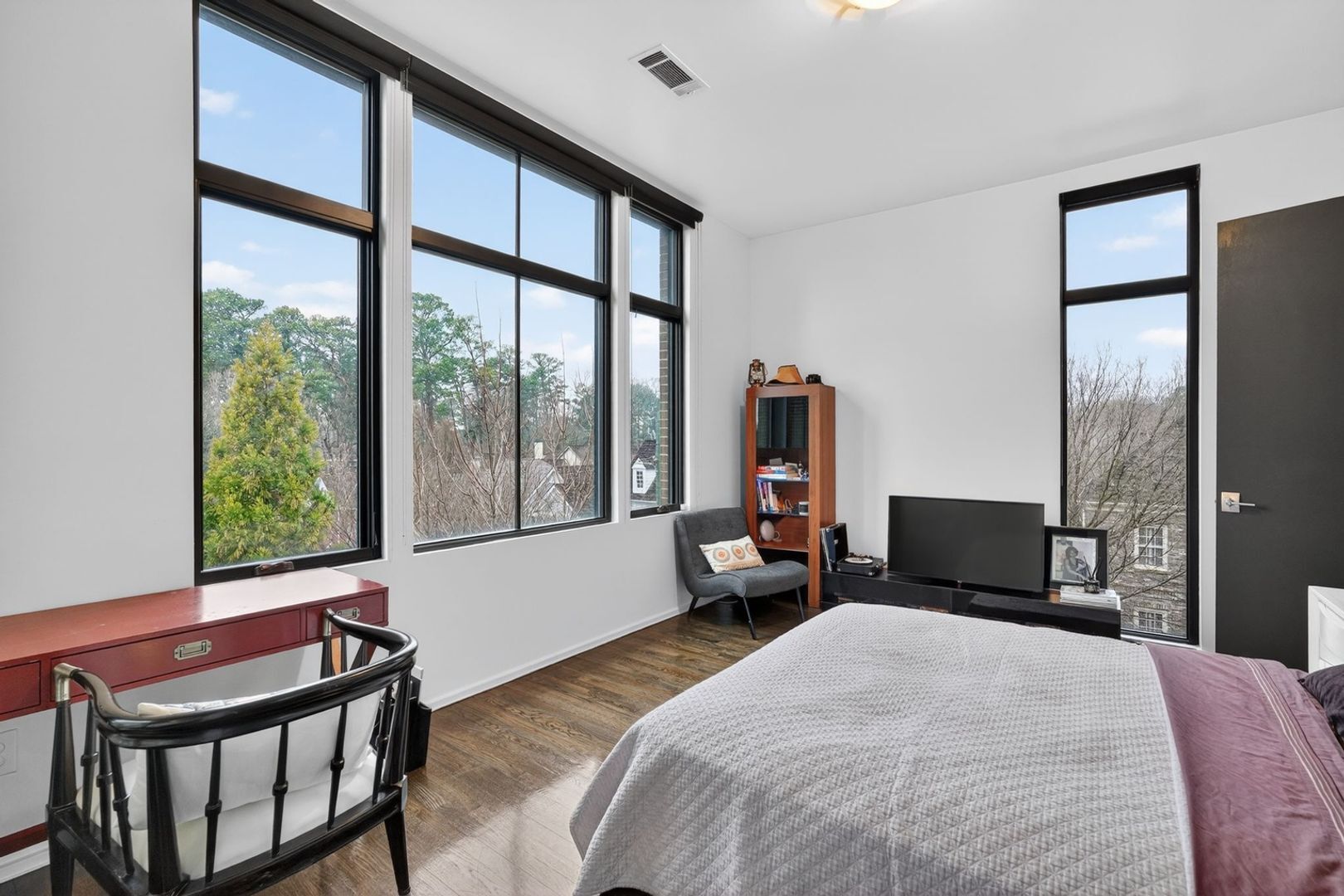 Building Photo - 721 Longleaf Dr NE