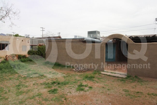 Building Photo - 1019 N Catalina Ave