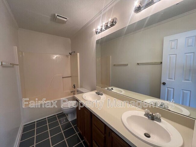 Building Photo - 112 Greenmont Ln