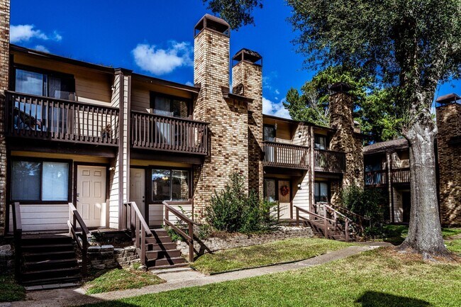 Building Photo - 2521 Crosstimbers Dr