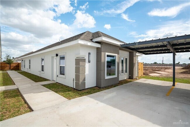 Building Photo - 19 S Xanthia St