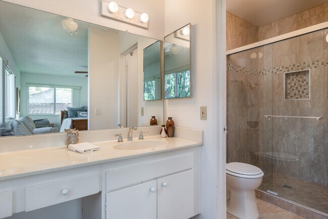 Building Photo - 6175 Montecito Dr