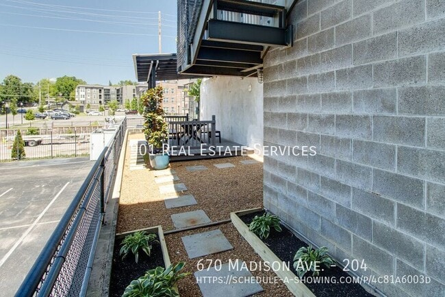 Building Photo - 670 Madison Ave