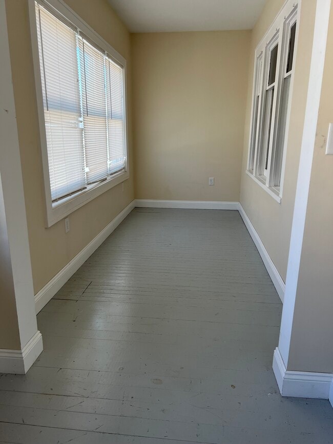 Building Photo - 119 Roland Ave