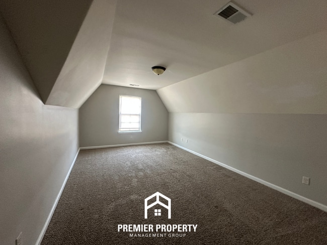 Building Photo - 2274 Southern Woods Dr