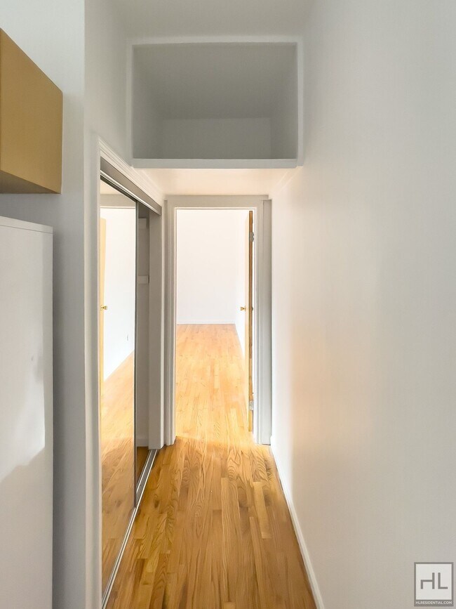 Building Photo - DIAMOND STREET / Greenpoint Studio / Amazi...