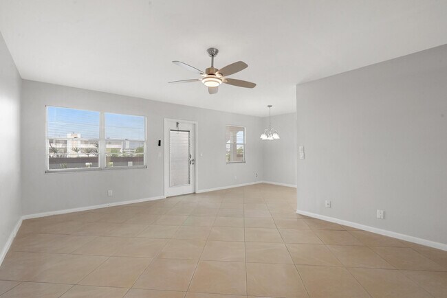 Building Photo - 3038 Cornwall B