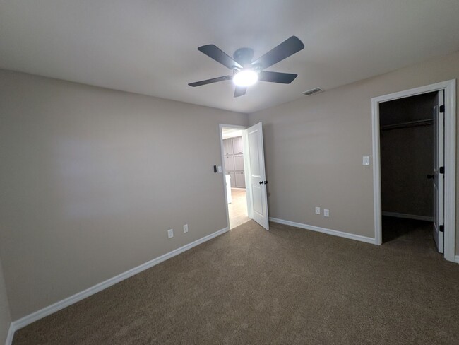 Building Photo - Crystal River 3/2/1 located near US 19 and...