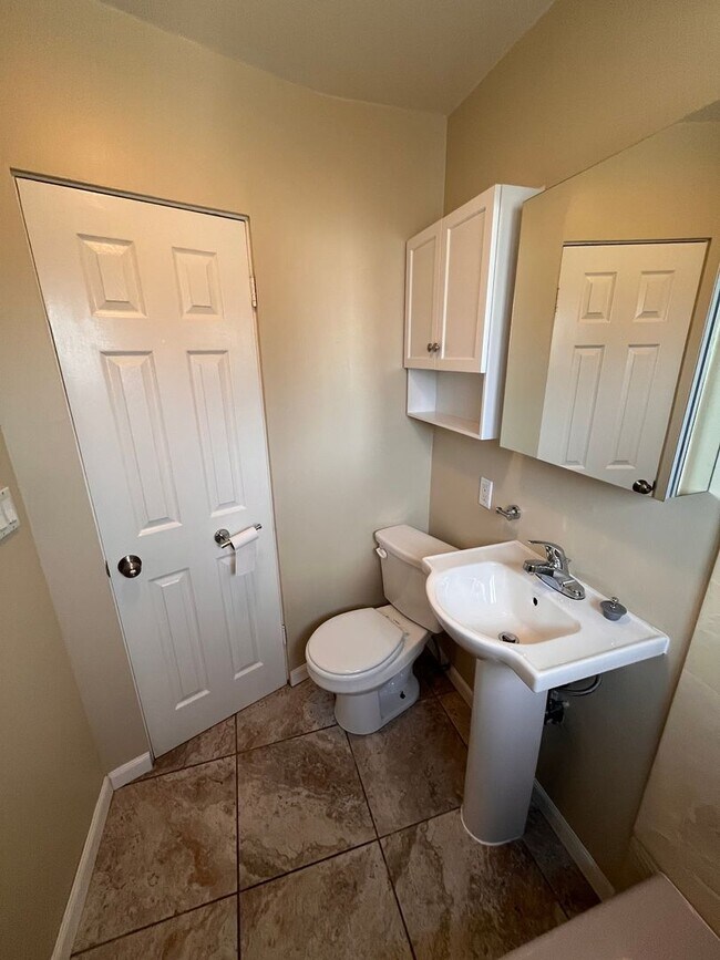 Building Photo - kl303r