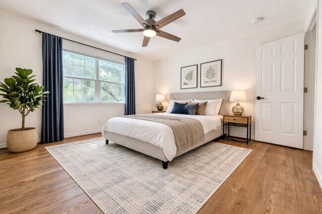 Building Photo - 2126 Banks St