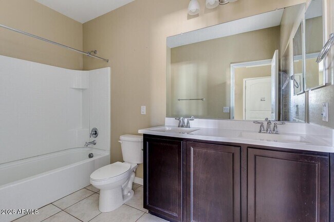 Building Photo - 1367 S Country Club Dr